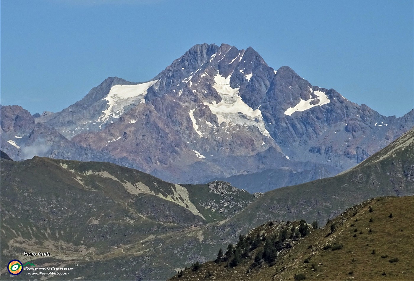 35 Monte Disgrazia allo zoom dalla Cima di Mezzeno.JPG -                                